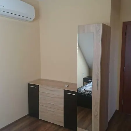 Radenkovi * Sveti Vlas